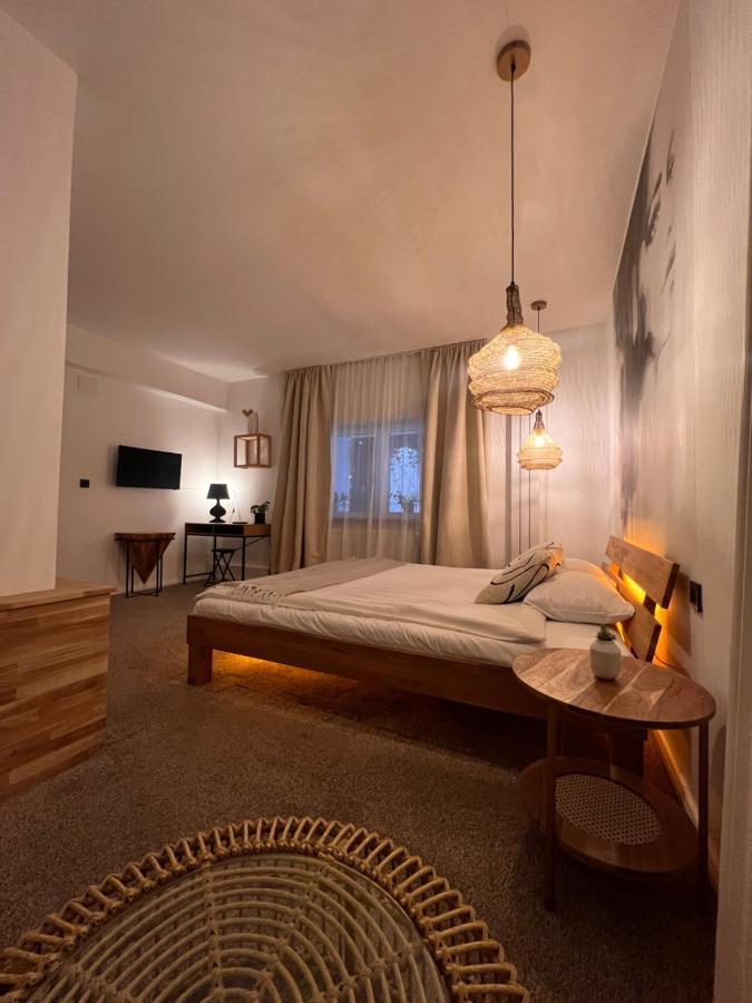 Shard Boutique Hotel-Adult Only Brasov Bagian luar foto