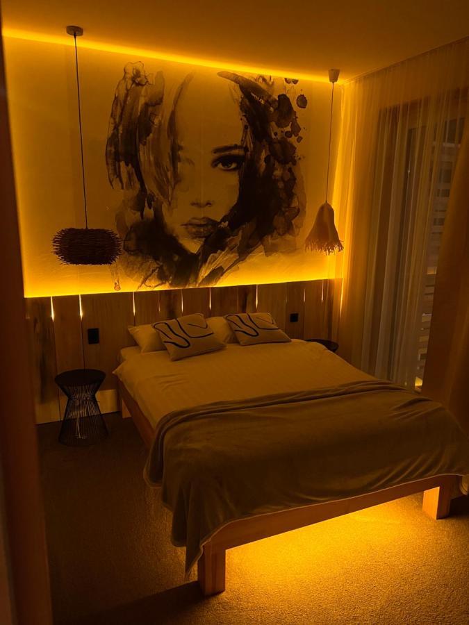 Shard Boutique Hotel-Adult Only Brasov Bagian luar foto