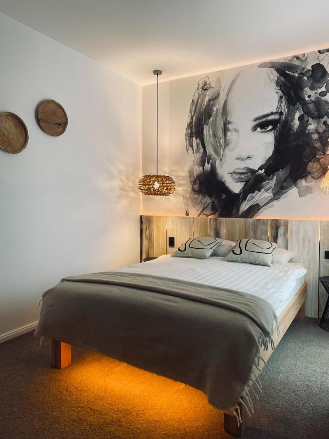 Shard Boutique Hotel-Adult Only Brasov Bagian luar foto
