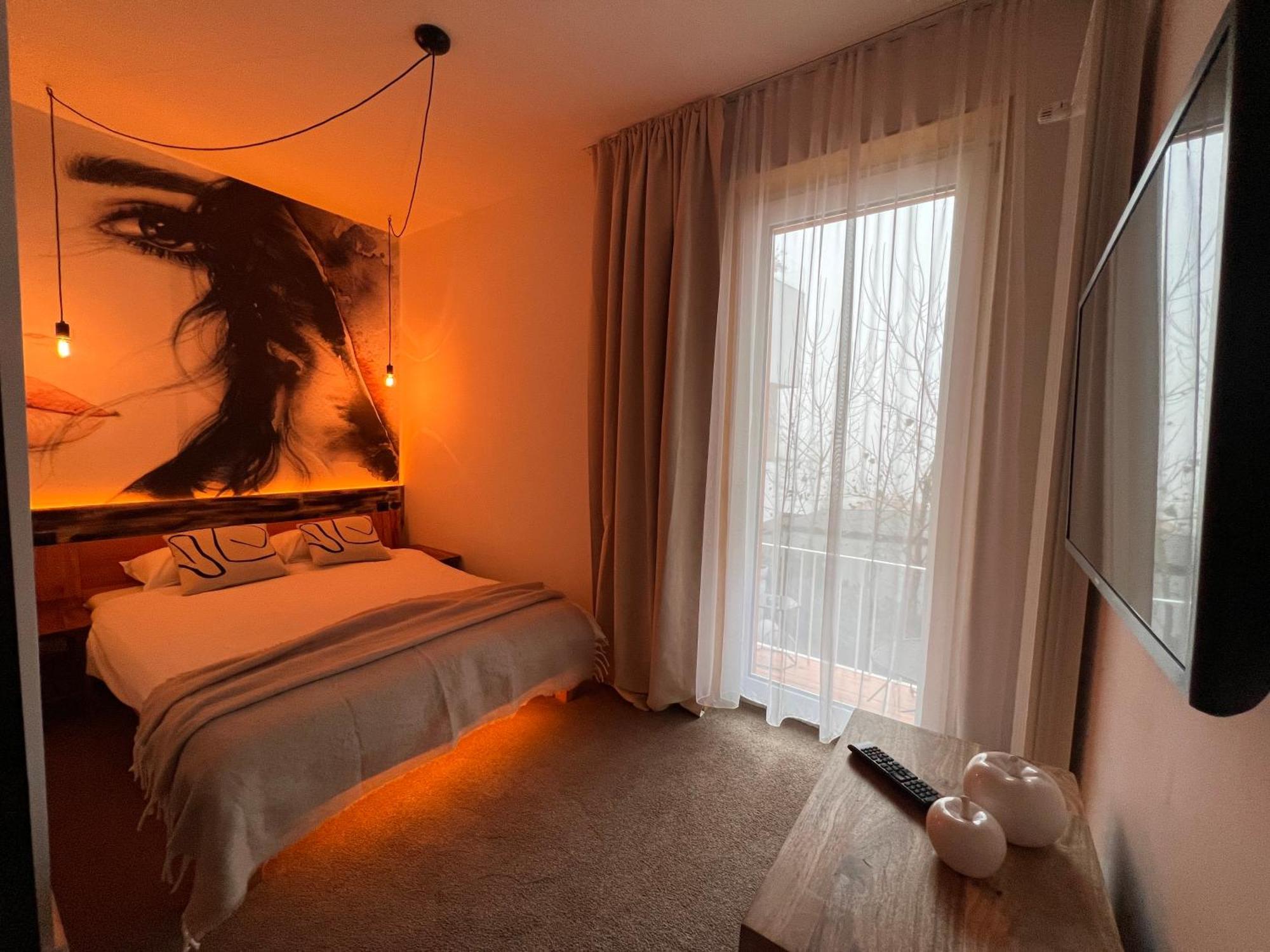 Shard Boutique Hotel-Adult Only Brasov Bagian luar foto