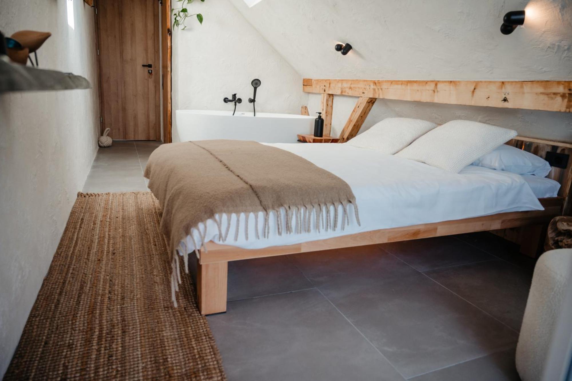 Shard Boutique Hotel-Adult Only Brasov Bagian luar foto