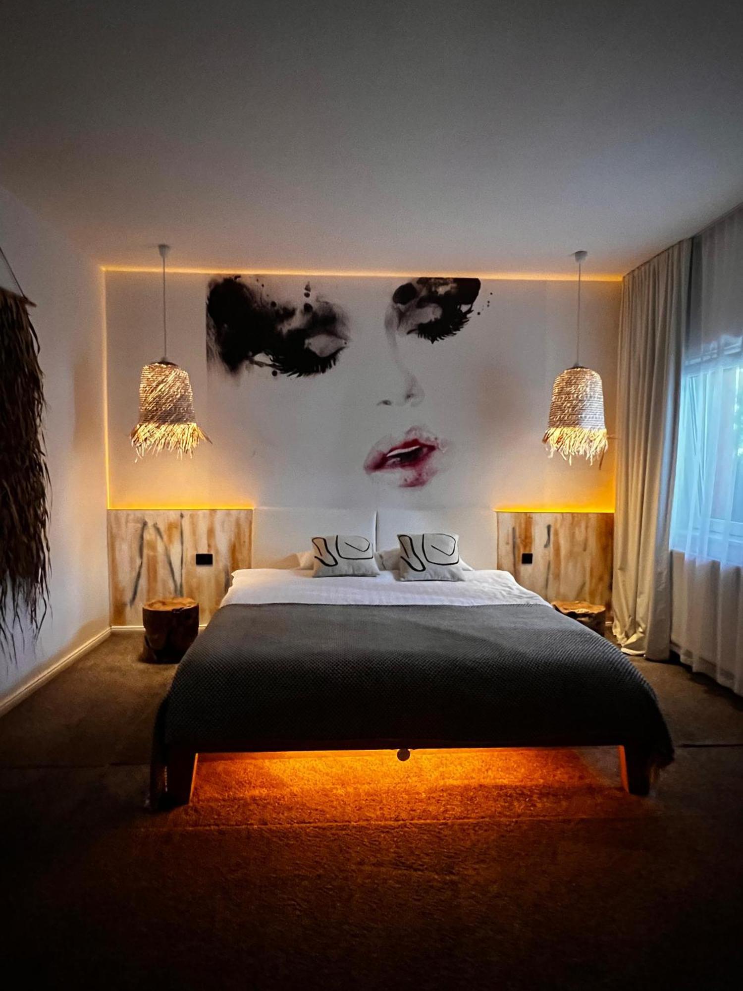 Shard Boutique Hotel-Adult Only Brasov Bagian luar foto