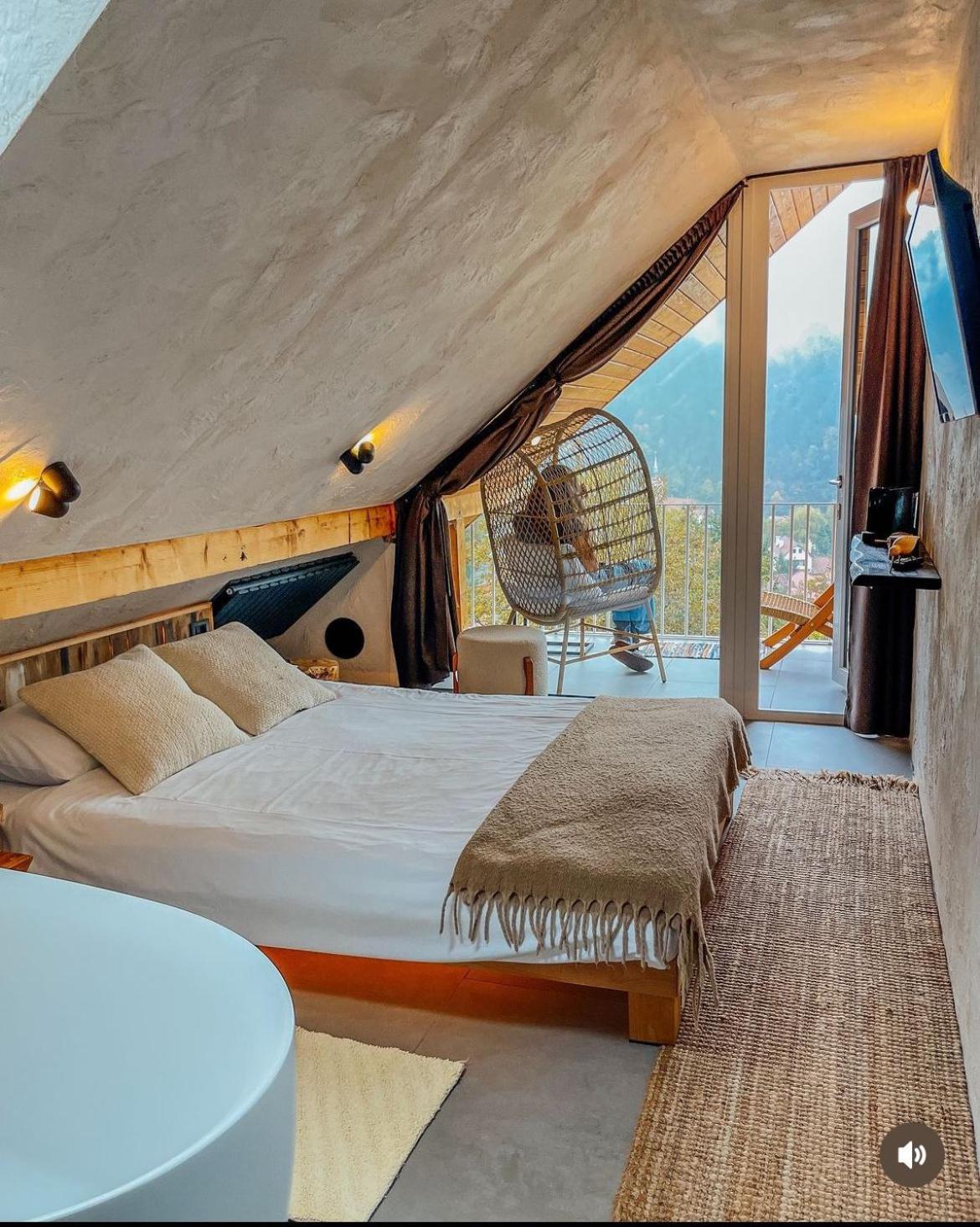 Shard Boutique Hotel-Adult Only Brasov Bagian luar foto