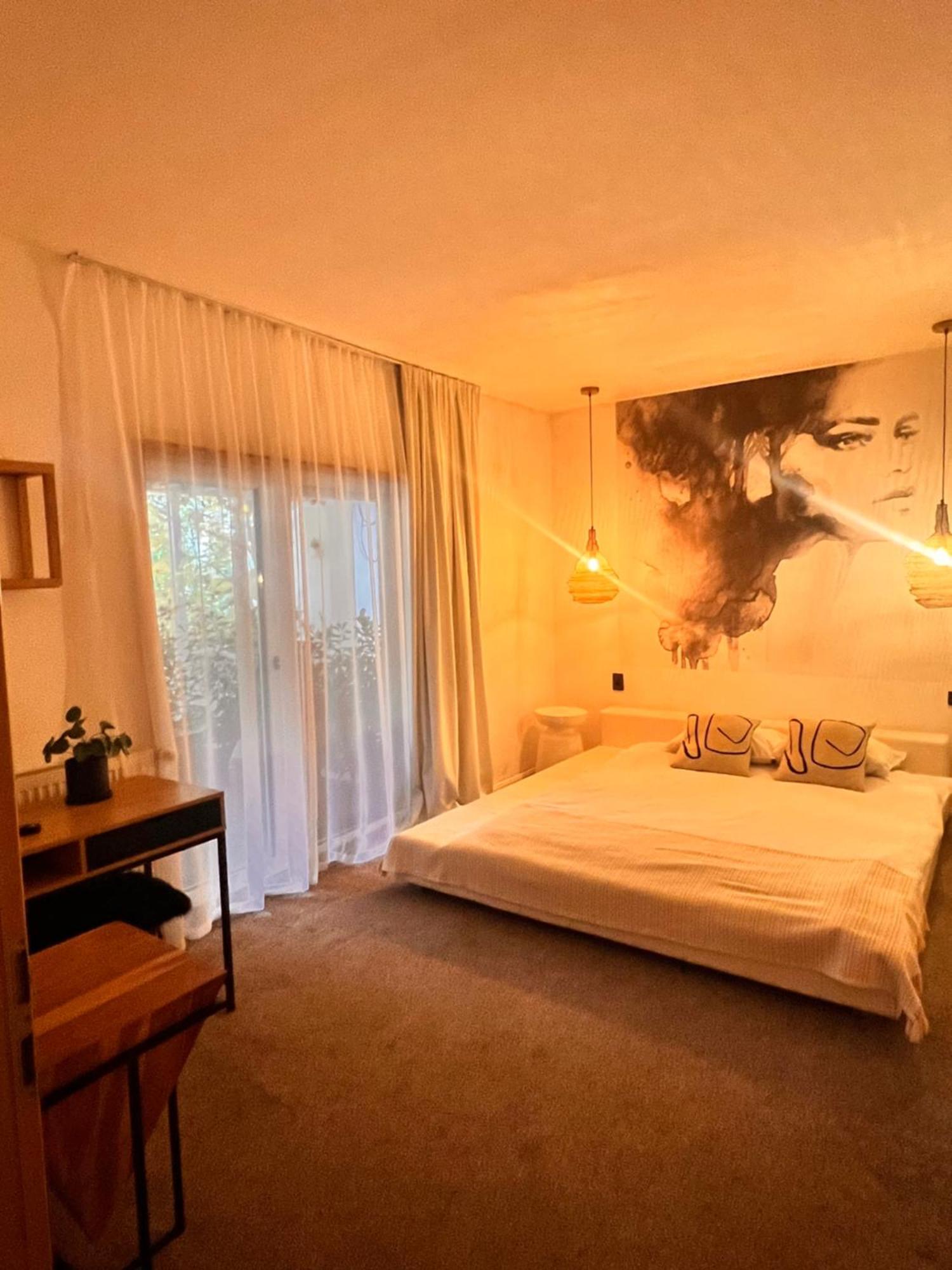 Shard Boutique Hotel-Adult Only Brasov Bagian luar foto